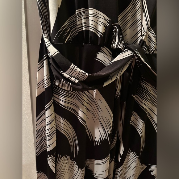 Roiii Maxi Dress - gently used, super cute, versatile, and comfy! - Picture 3 of 4